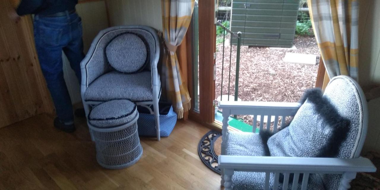 Glamping Malvern Shepherd Hut ภายนอก รูปภาพ