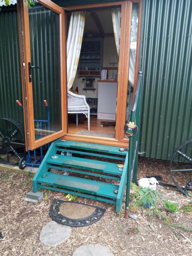 Glamping Malvern Shepherd Hut ภายนอก รูปภาพ