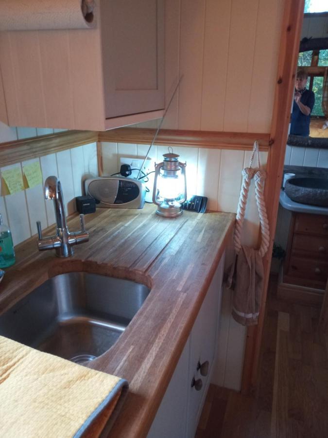 Glamping Malvern Shepherd Hut ภายนอก รูปภาพ