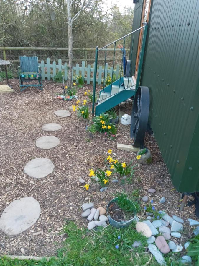 Glamping Malvern Shepherd Hut ภายนอก รูปภาพ