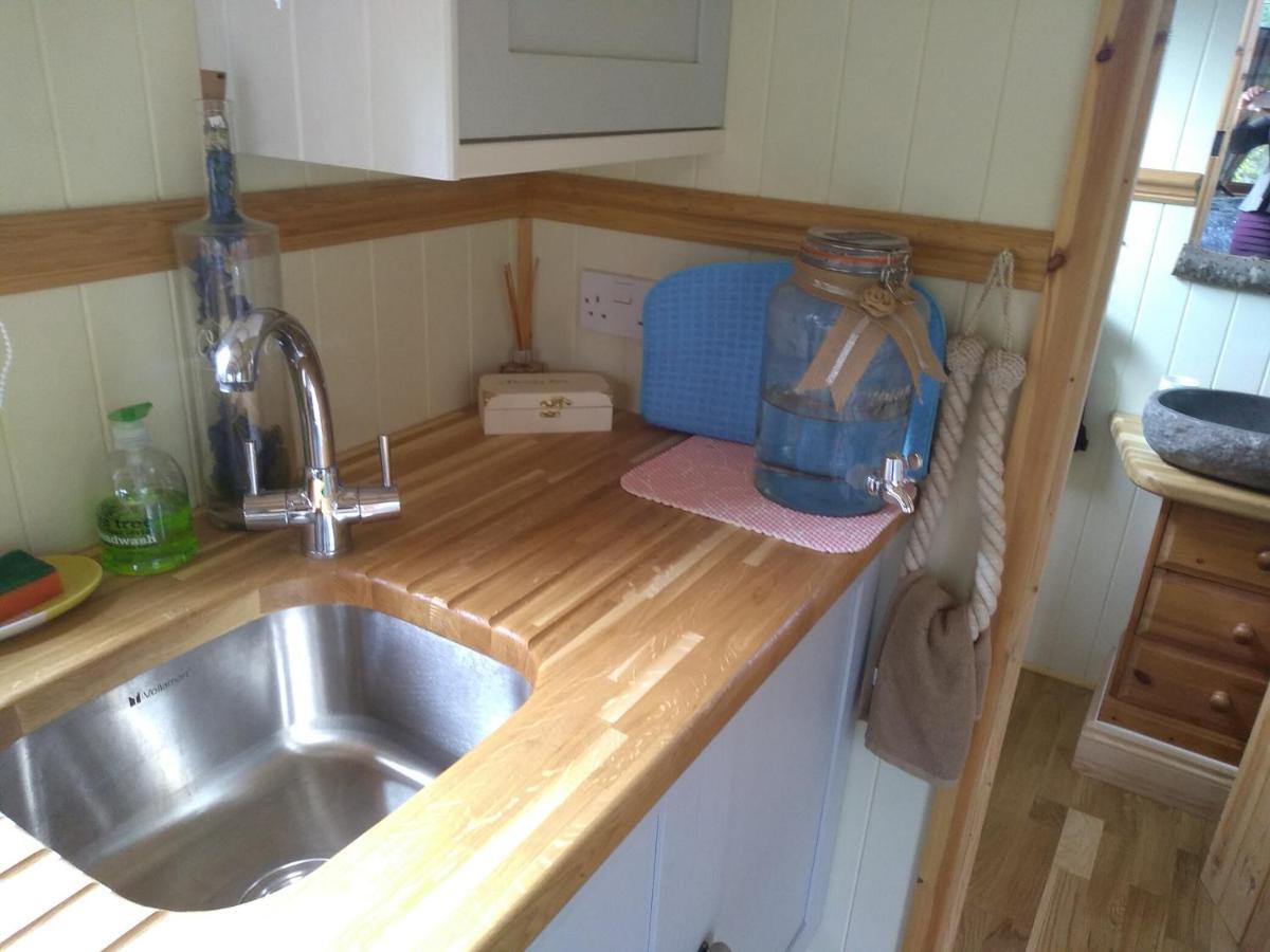 Glamping Malvern Shepherd Hut ภายนอก รูปภาพ