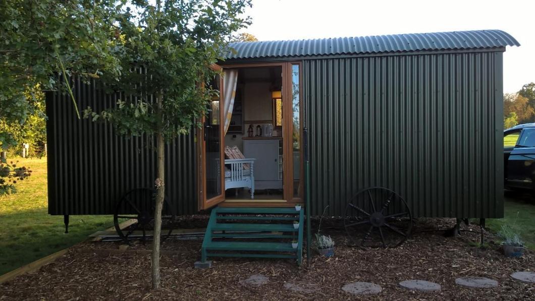 Glamping Malvern Shepherd Hut ภายนอก รูปภาพ