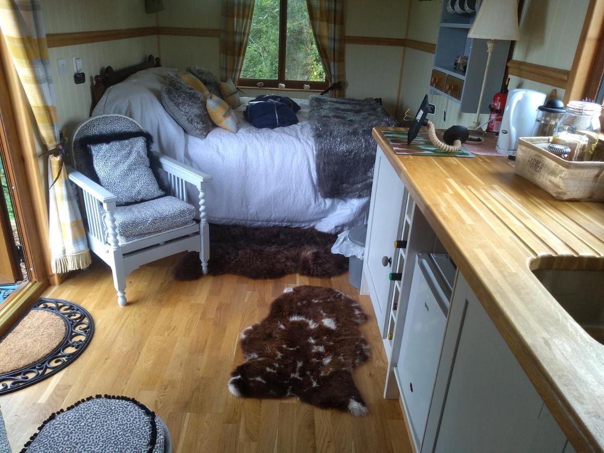Glamping Malvern Shepherd Hut ภายนอก รูปภาพ